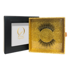 viaGlamour image of a Eyelashes